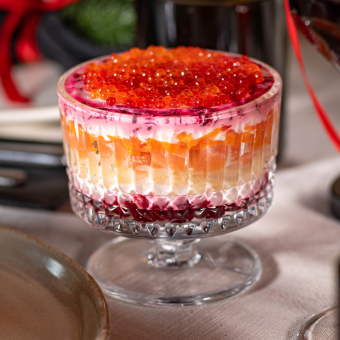 Шуба з лососем та червоною ікрою 300г